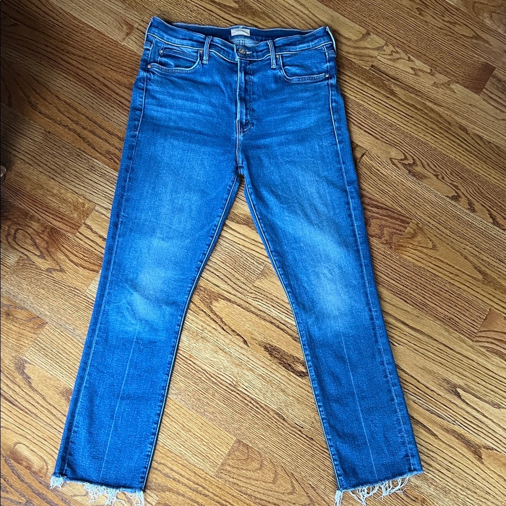 MOTHER The Rascal Frayed Ankle
Slim Jeans